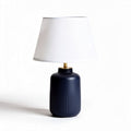 Lampa stołowa ceramiczna w kolorze granatowym z białym kloszem 25 x 25 x 50cm